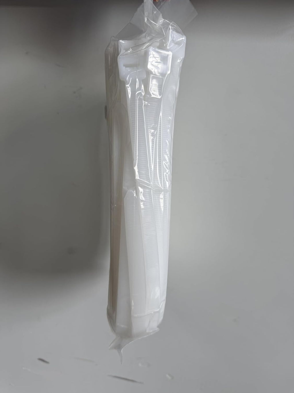 XINGO 60 inch White Zip Ties Heavy Duty 20 PCS, 250 lbs Ultra Strong Plastic Wire Ties, Large Cable Ties Extra Long Tie Wraps, Indoor and Outdoor UV Resistant