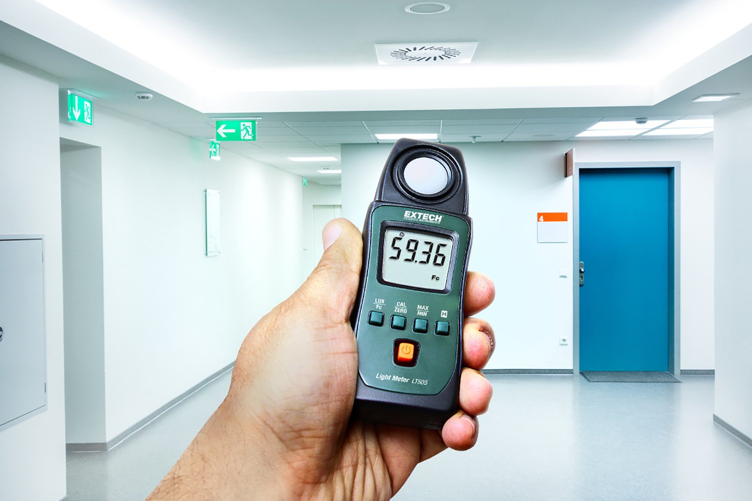 Extech LT505 Pocket Light Meter – Compact Lux & Foot-Candle Meter, Measures Ambient Light for Photography, HVAC, Workplace, and Industrial Applications, Backlit LCD Display