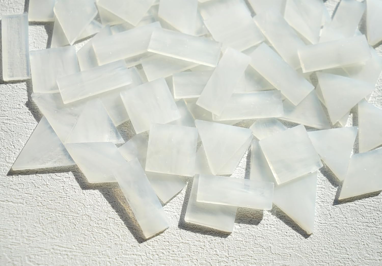Large Textrued Transparent Glass Mosaic Tiles, 70pcs Stained Glass Pieces Bulk for Mosaic Art, 200g Pre-Cut Mosaic Glass Tiles Kit for Handmade Mosaic Crafts, Clear & White