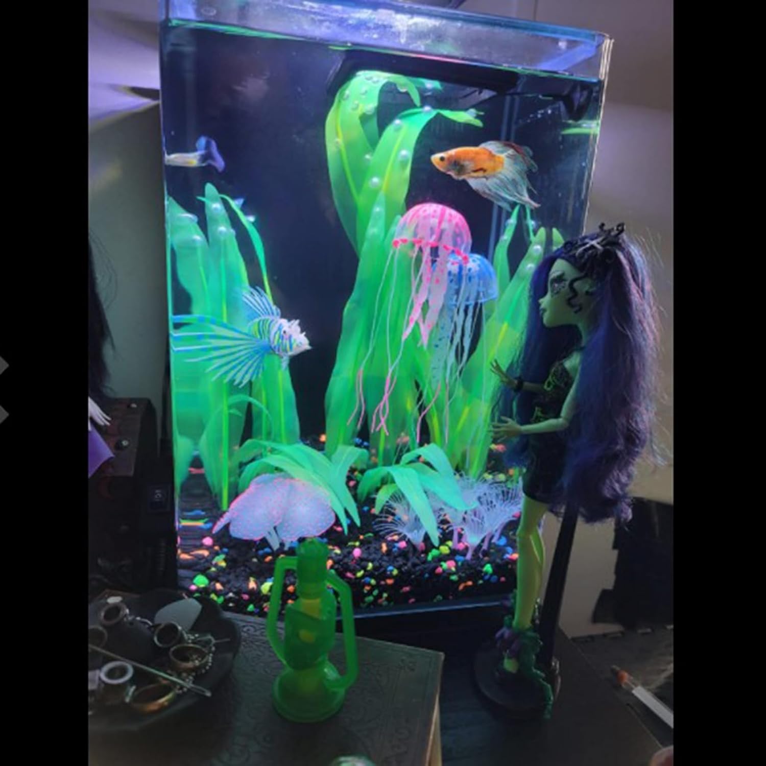 2Pcs Soft Silicone Aquarium Plants Glowing Kelp Fish Tank Plants Decor Artificial Aquarium Plant Decoration Simulation Artificial Water Grass for Fish Tank,Green,7inch