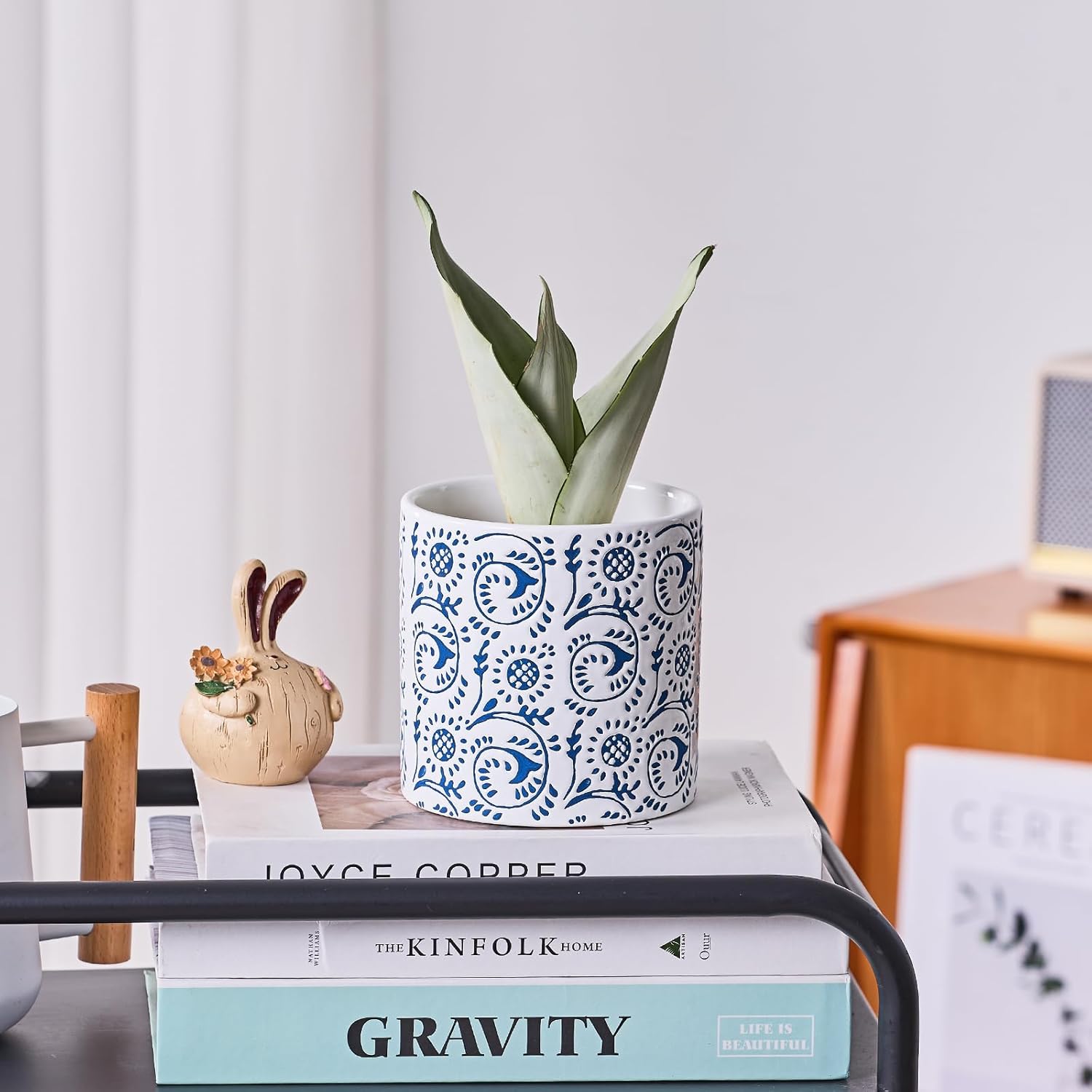 Ceramic Plant Pot for Indoor Plants, 4.7 Inch Blue & White Floral Porcelain Ceramic Decorative Flower Pot with Drainage Holes, Modern Planter for Home & Office Decor