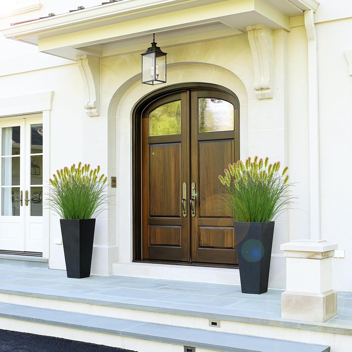 Artificial Grass Plants Outdoor 24 Bunches Fake Onion Grasses with Plush Fake Shrubs Plant Flowers Faux Greenery Wheat Sea Grass for Outside Garden Indoor House Home Office Room Décor (Green & Red）