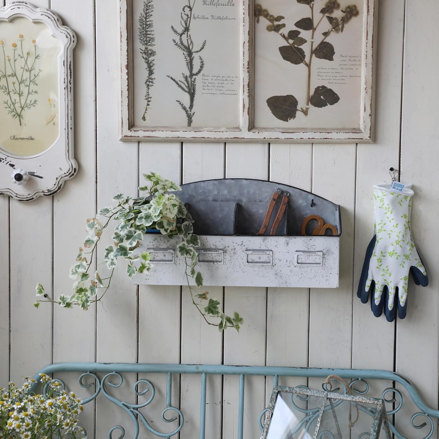 Vintage Metal Hanging Flower Pot Rustic Wall Mounted Planter with 4 Compartment Farmhouse Plants Holder Succulents Tubs for Garden Railing Fence Patio Yard Outdoor Decor