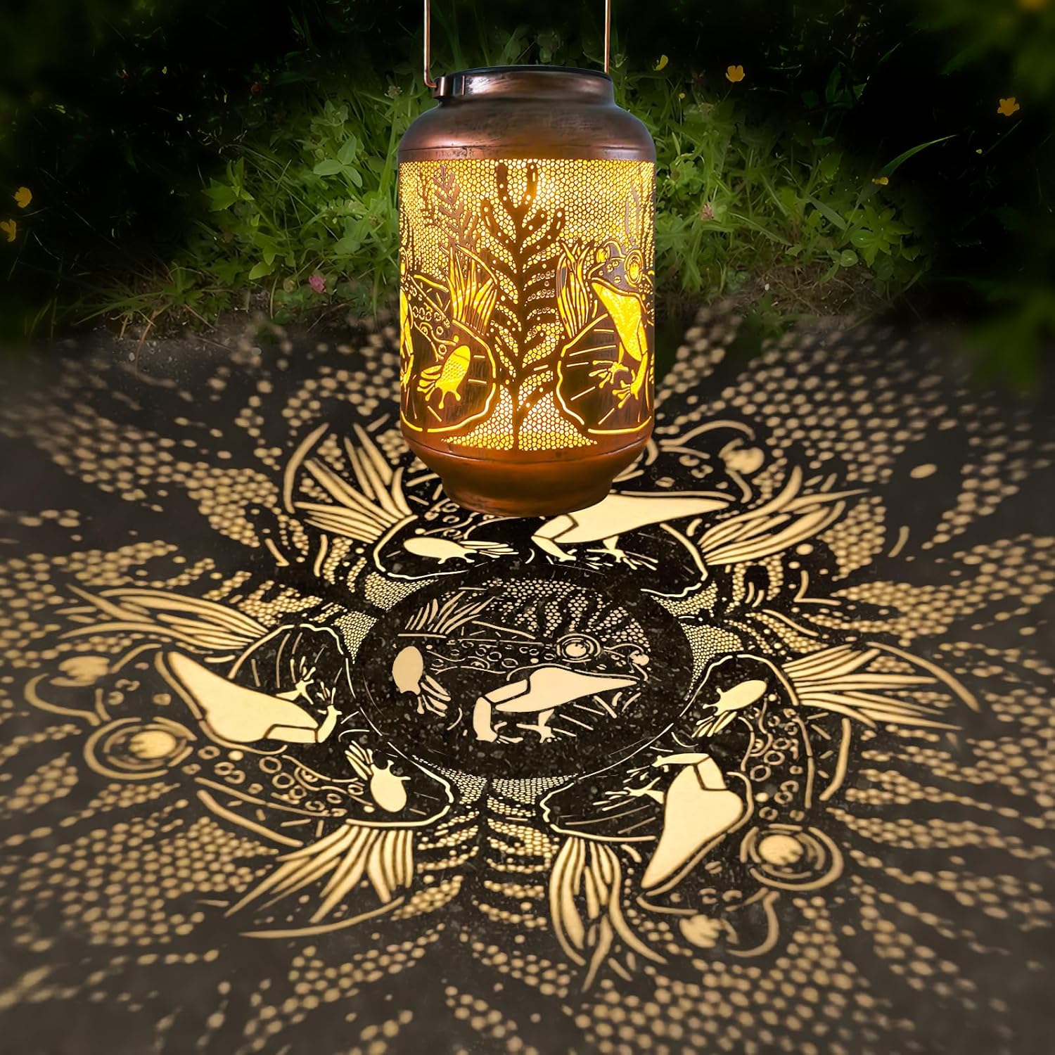 Frog Outdoor Solar Waterproof Light Retro Wrought Iron Hollow LED Light, Waterproof Garden Decorative Light, with Projection Function, Suitable for Balconies, Lawns, and Courtyard Landscapes.