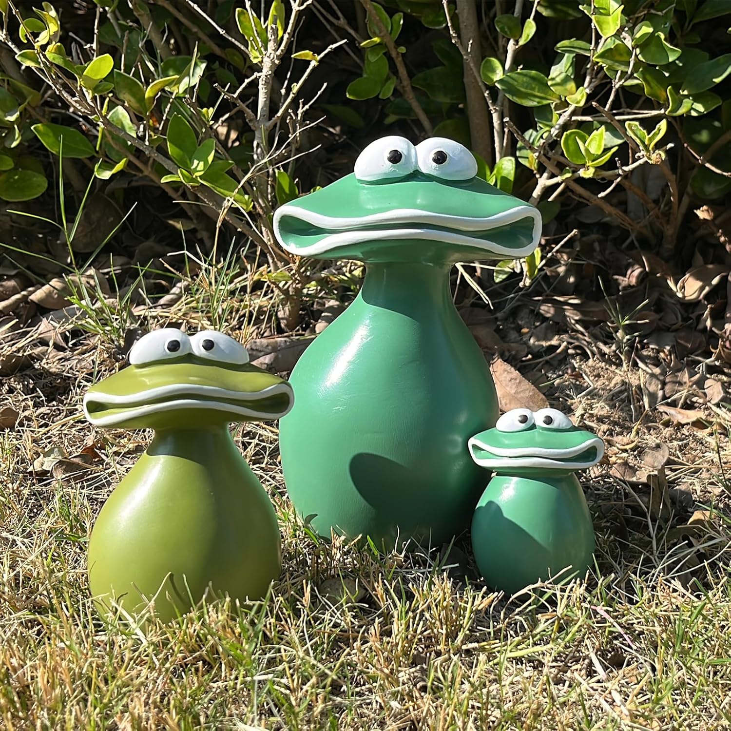H&Zebrabro Big Mouth Frog Figurines Set of 3 for Garden Decoration, Waterproof Resin Indoor Outdoor Garden Decors, Cute Yard Frog Family Statues