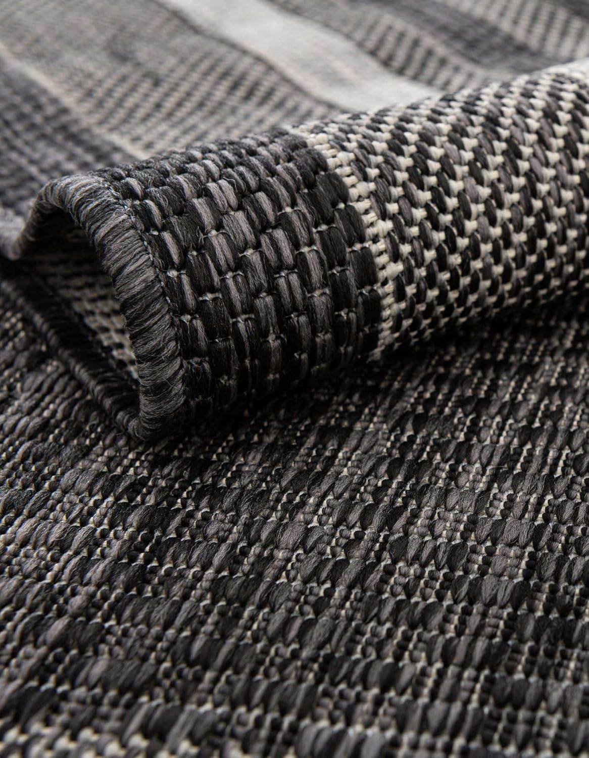 Unique Loom Outdoor Border Collection Area Rug - Soft Border (5' 3" x 8' Oval, Black/ Ivory)