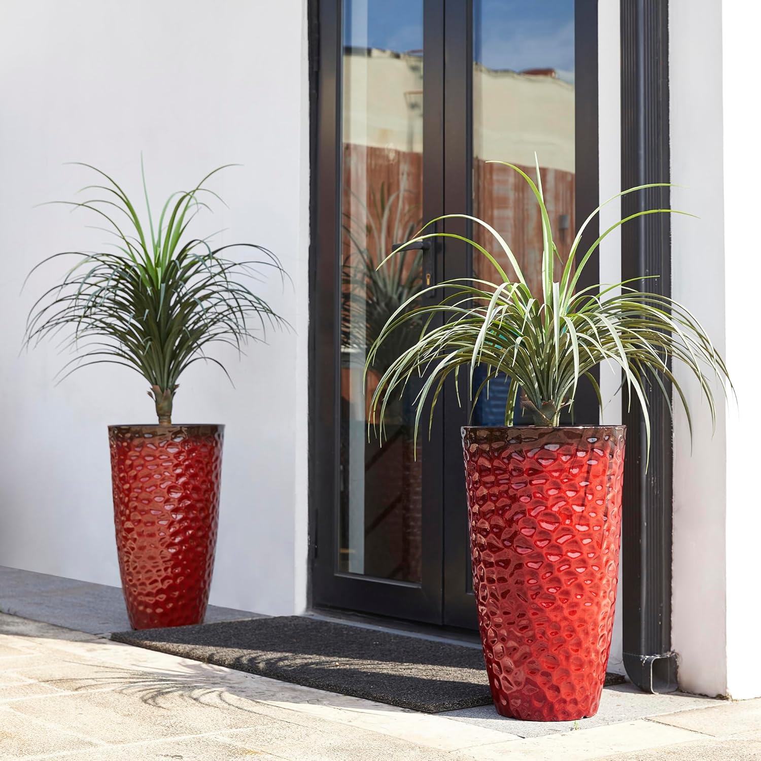 Glitzhome Set of 2 Oversized Plastic Planters for Plants,23.75" H Large PP and Stone Honeycomb Textured Gradient Red Planter Tall Planter Pot with Drainage Hole for Outdoor Front Porch and Patio Deck