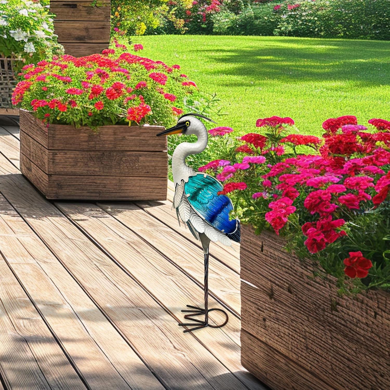 HONGLAND Solar Metal Crane Statue Garden Heron Sculpture, Glass Outdoor Heron Yard Art Coastal Ocean Bird Decor Lawn Ornament for Backyard Porch Patio Decor（24 Inch）