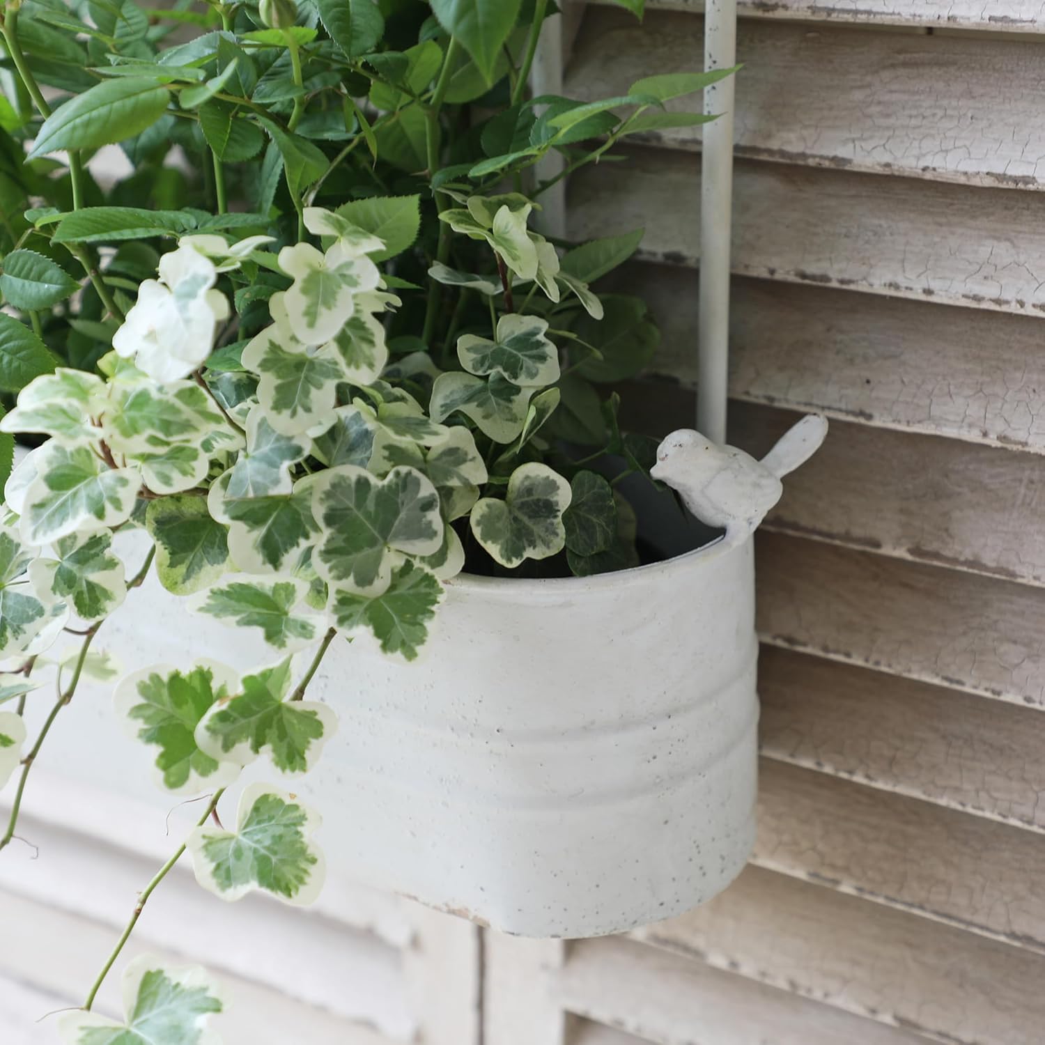 Rustic Metal Wall Planter Country Garden Wall Hanging Mount Vase Pocket Outdoor Vintage Hanging Pot Farmhouse Wall Decor for Plants Flowers (White)