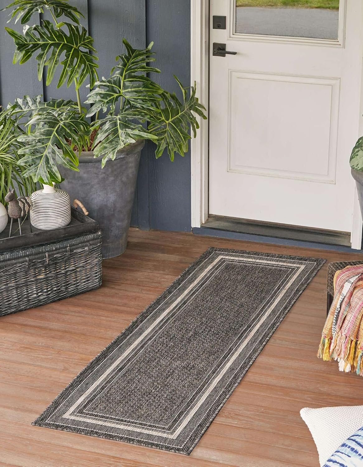 Unique Loom Outdoor Border Collection Area Rug - Soft Border (2' x 8' Runner, Black/ Ivory)