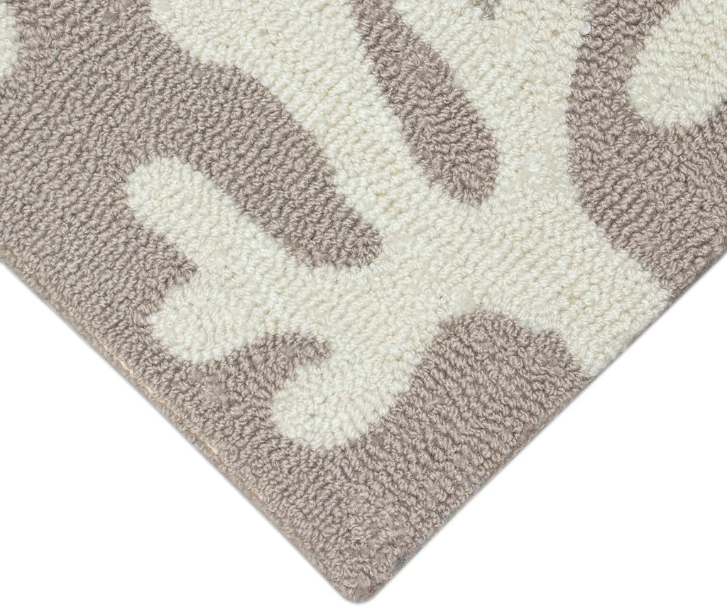 Liora Manne CAPRI Indoor/Outdoor Handmade Synthetic Blend Durable Area Rug - Traditional Border Coastal Beach Accent (Coral Border Silver) (2' x 3')