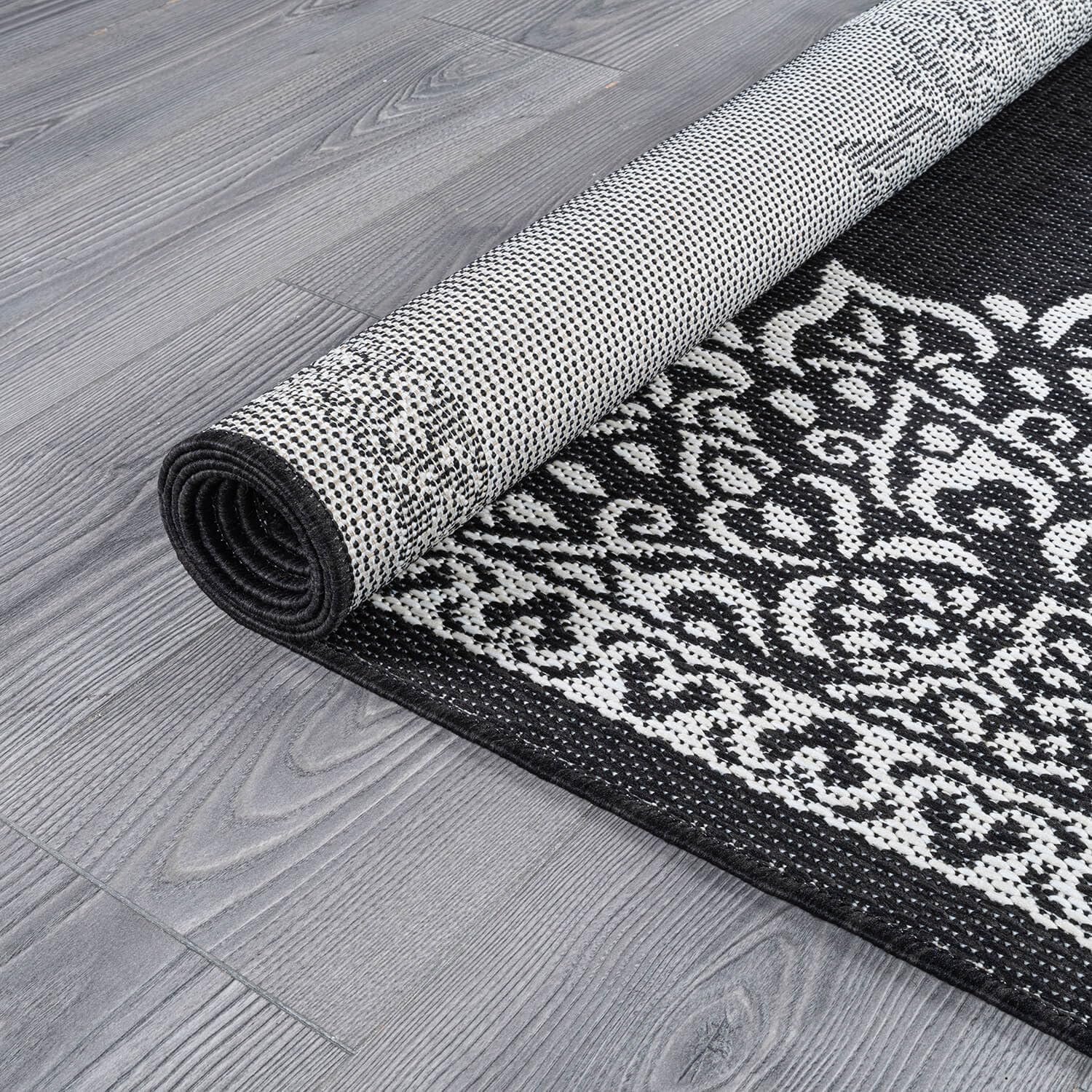 CAMILSON Outdoor Rug, 5x7 Medallion Black White Modern Area Rugs for Indoor and Outdoor Patios, Kitchen and Hallway Mats, Washable Porch Deck Outside Carpet (Medallion Black, 5 x 7)