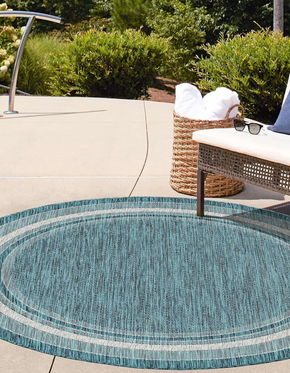 Unique Loom Outdoor Border Collection Area Rug - Soft Border (13' Round, Teal/ Ivory)
