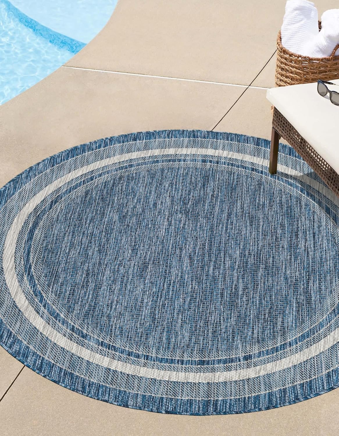 Unique Loom Outdoor Border Collection Area Rug - Soft Border (3' 1" Round, Blue/ Ivory)