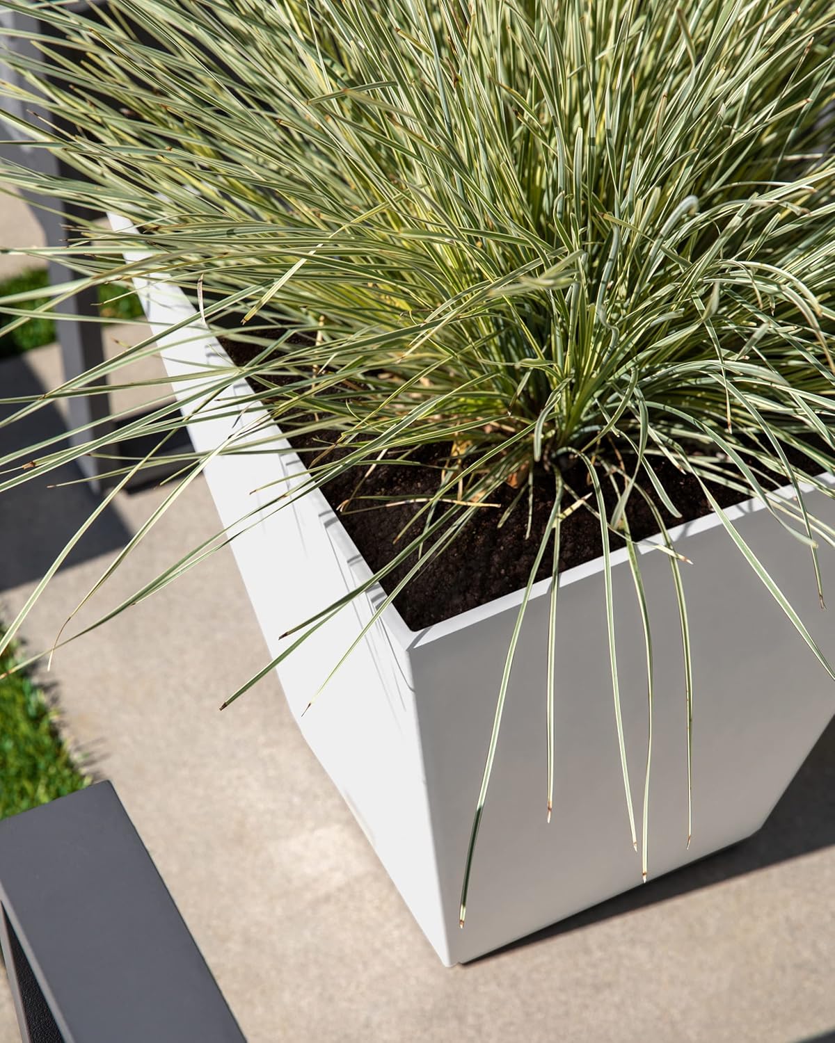 Veradek Pure Series Nobleton Plastic Planter - Large Pots for Indoor or Outdoor Porch/Patio | Durable All-Weather Use with Drainage Holes | Modern Planter Décor for Flowers, Shrubs, Trees