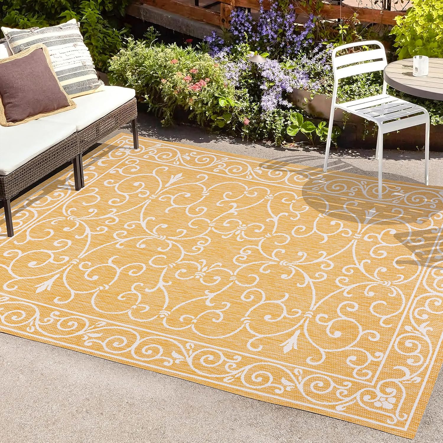 JONATHAN Y SMB106L-4 Charleston Vintage Filigree Textured Weave Indoor Outdoor Area Rug, Classic Traditional Easy-Cleaning,Bedroom,Kitchen,Backyard,Patio,Non Shedding, 4 X 6, Yellow/Cream