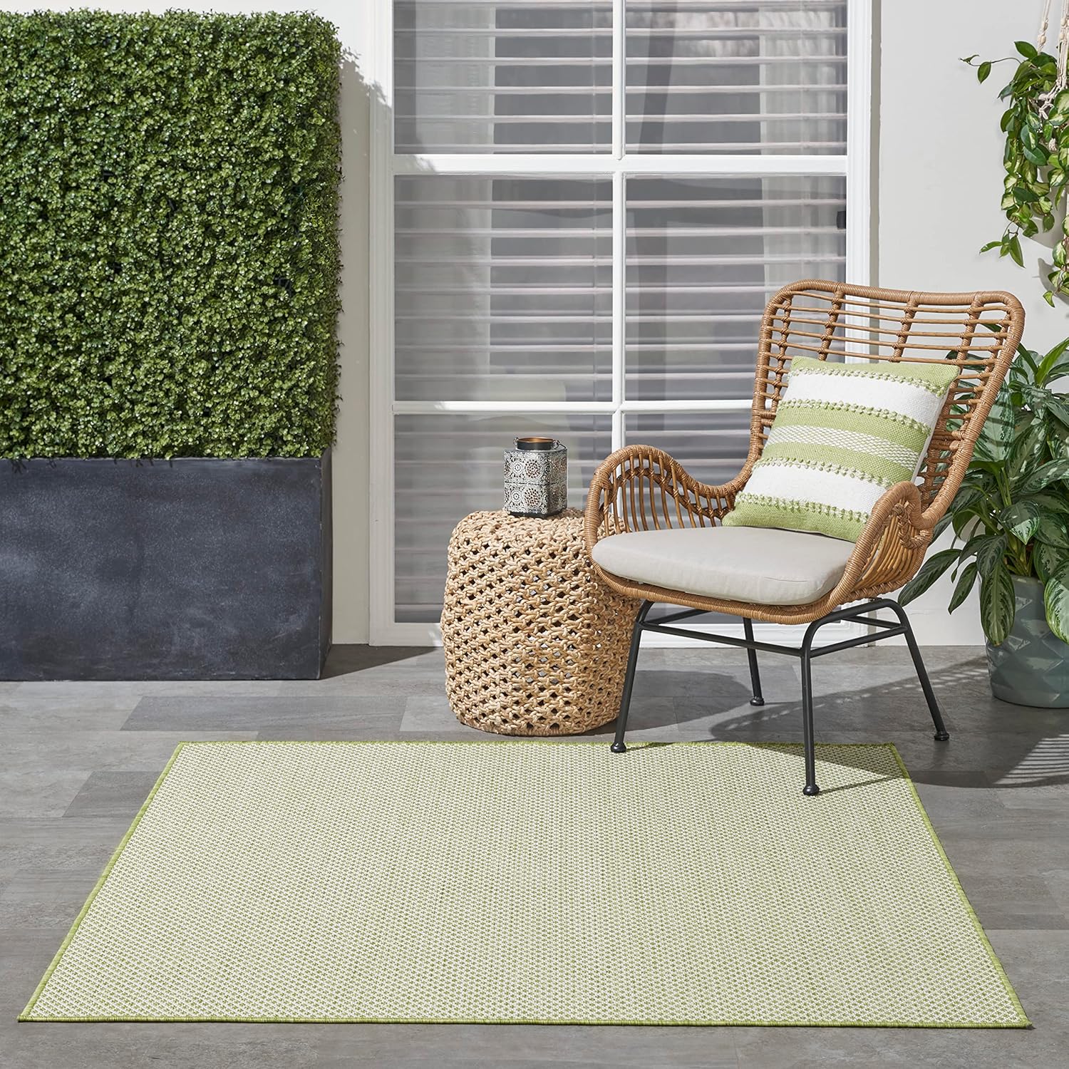 Nourison Home Courtyard 4' x Square Ivory Green Fabric Modern Area Rug (4' Square)