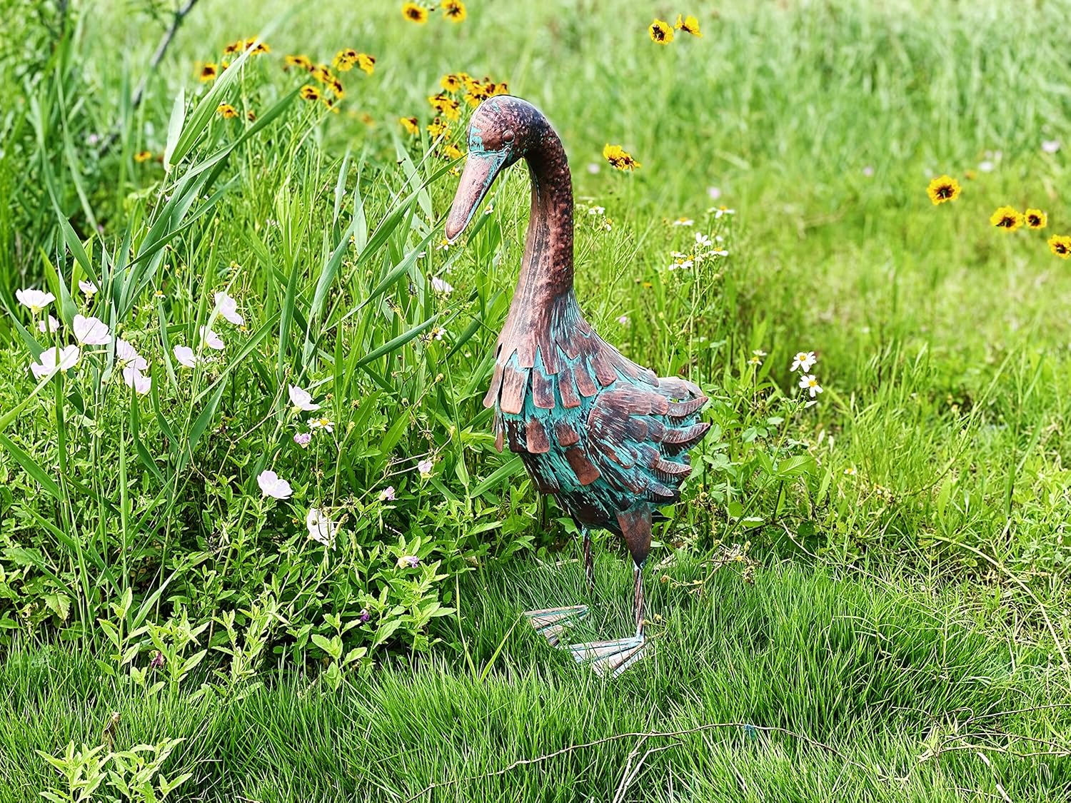 Garden Outdoor Statue Metal Duck Art Sculpture for Lawn, Farm and Patio - 25 Inches